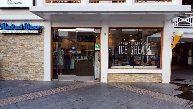 The Baked Bear storefront
