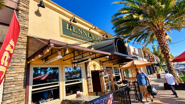 Hennessey’s Tavern — Redondo Beach storefront