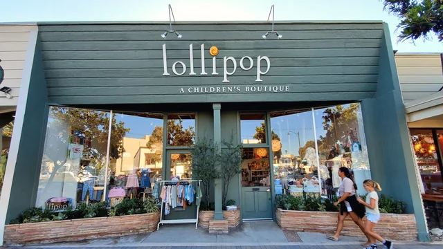 Lollipop A Children's Boutique storefront — user photograph