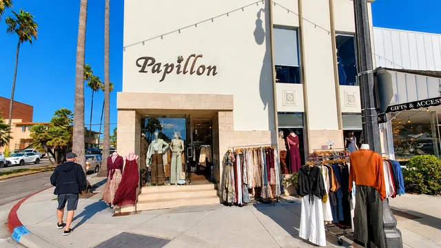 Papillon storefront — user photograph