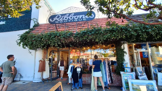 Ribbons Boutique storefront — user photograph