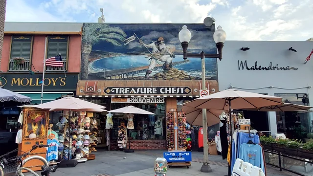 Treasure Chest in Hermosa Beach — user photograph